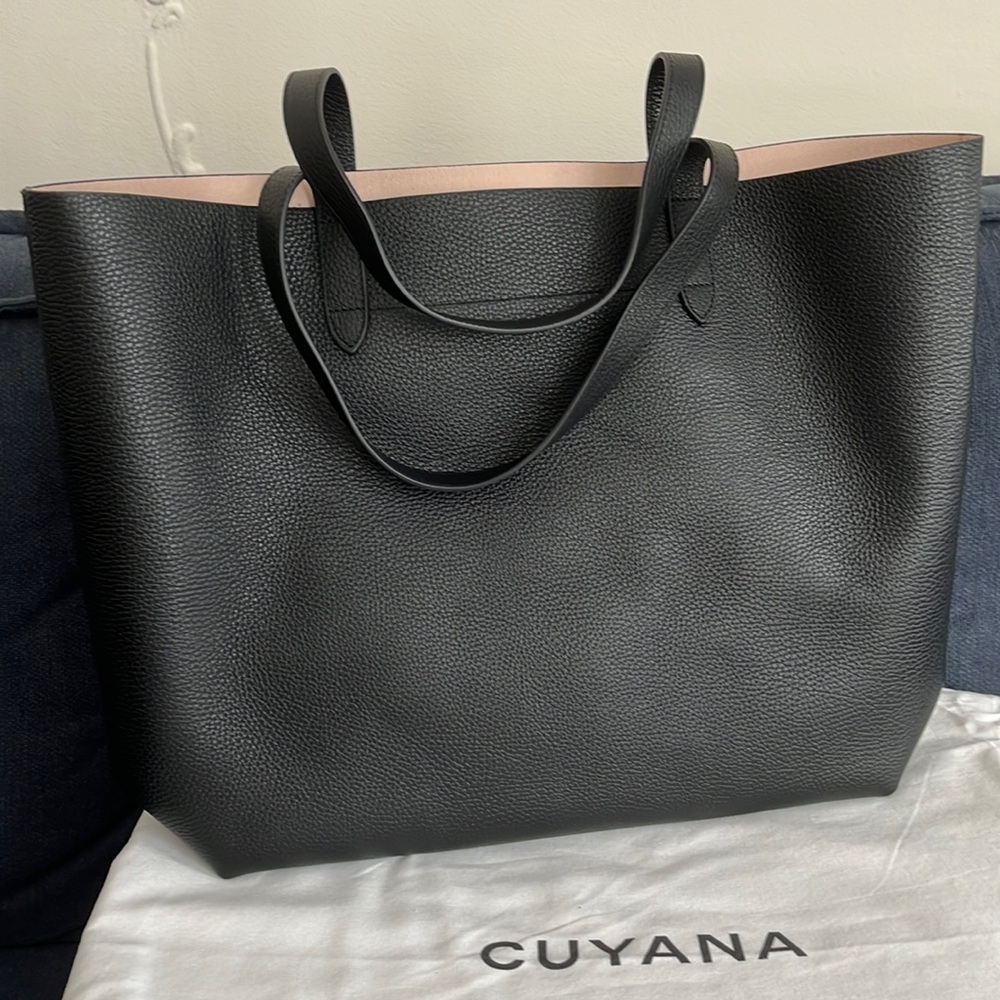 Cuyana Classic Structured Leather Tote (Black/ Blush- Pebbled)